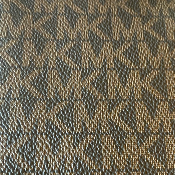 Michael Kors: Brown Passport Holder- card slots - Picture 13 of 14